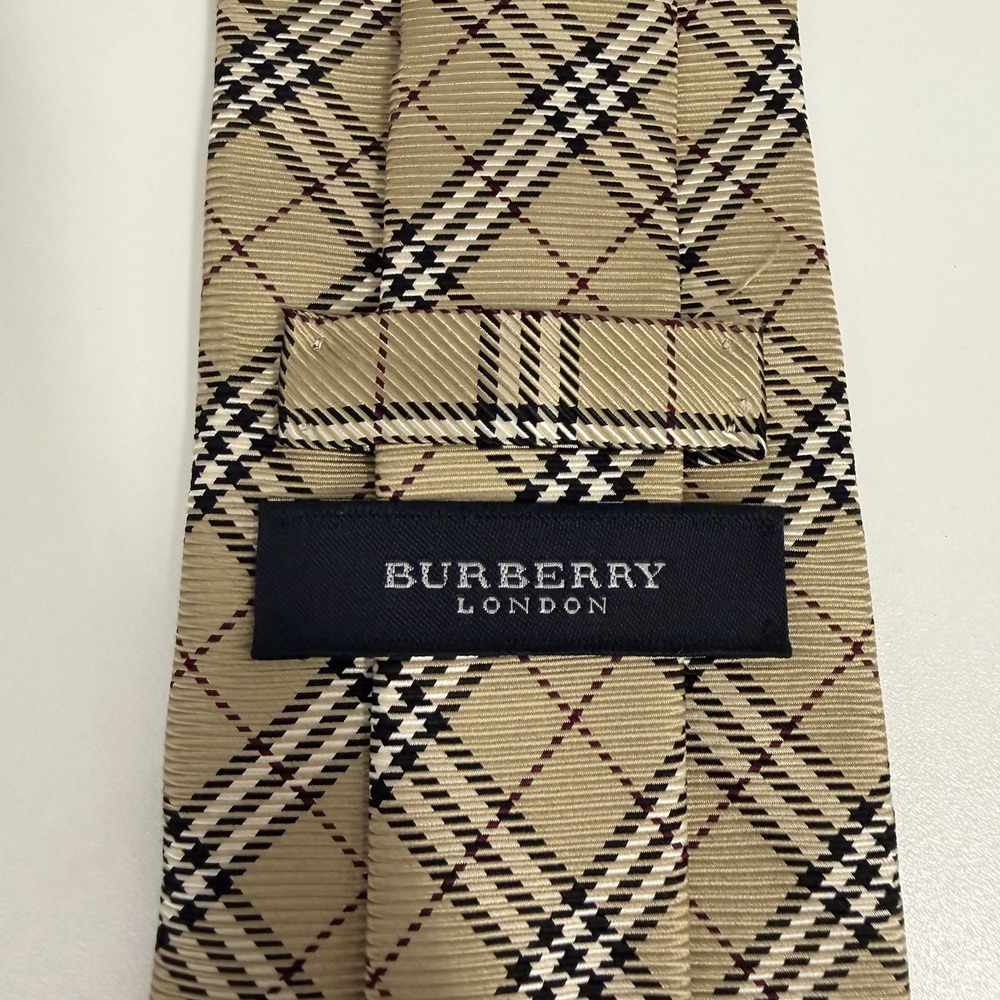 Burberry London Mens Tie Classic Khaki Nova Check Plaid Silk 3.75" (W) x 58" (L)